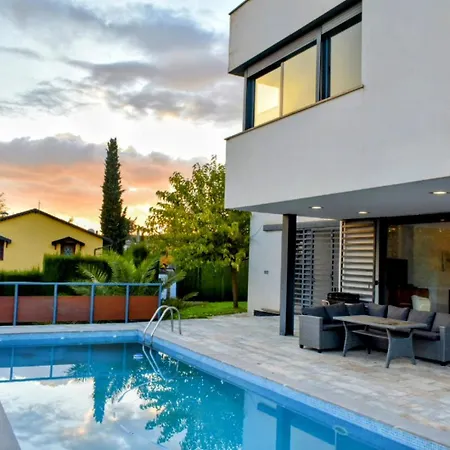 Villa Sierra *